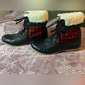 Like new Maurices Buffalo plaid Duck boots
